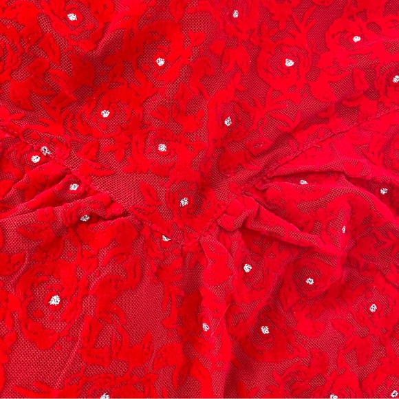 NWT Adrienne Vittadini Red Lace Top size M Silver Dots ❣️Great for Valentine ❤️ - Picture 4 of 7